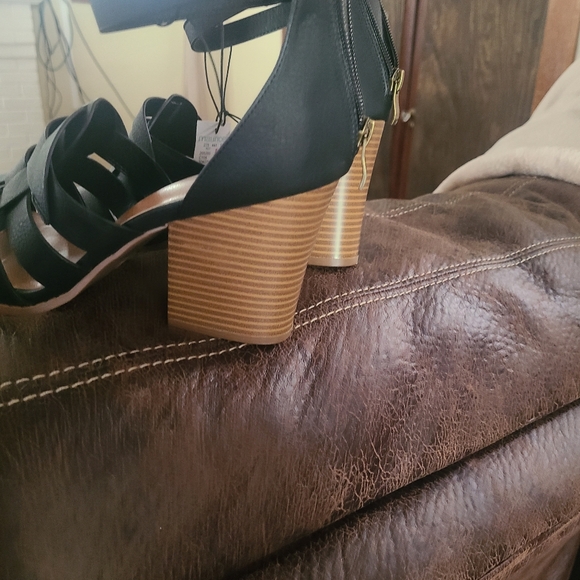 3 inch wedge sandals - Picture 2 of 2